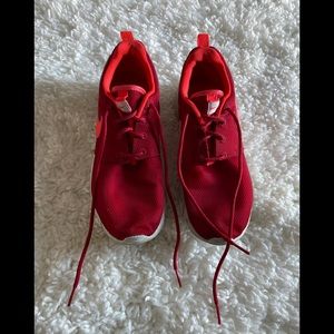 Nike Rosherun Big Kids Shoes Gym Red/Bright Crimson-White.